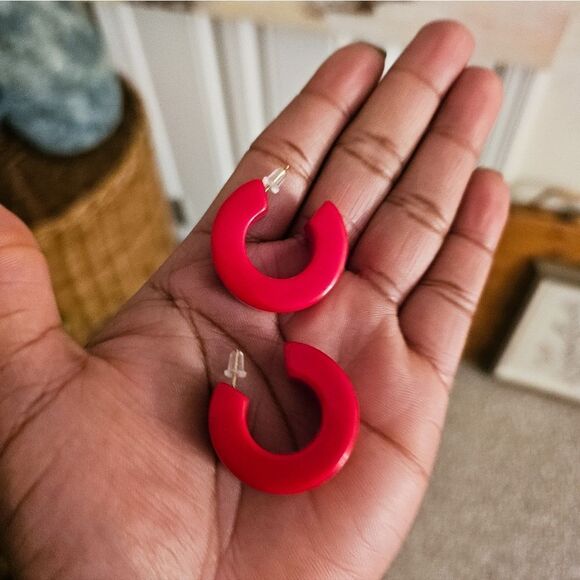 Retro Vintage Red Chunky Style Flat Hoop Statement Earrings. - Picture 11 of 15